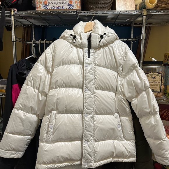 ARITZIA SUPER PUFF IN SHINY WHITE, EXCELLENT CONDITION, WORN TWICE - Picture 2 of 4